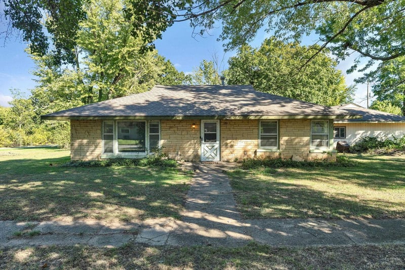 120 N Ohio, Oxford, KS 67119