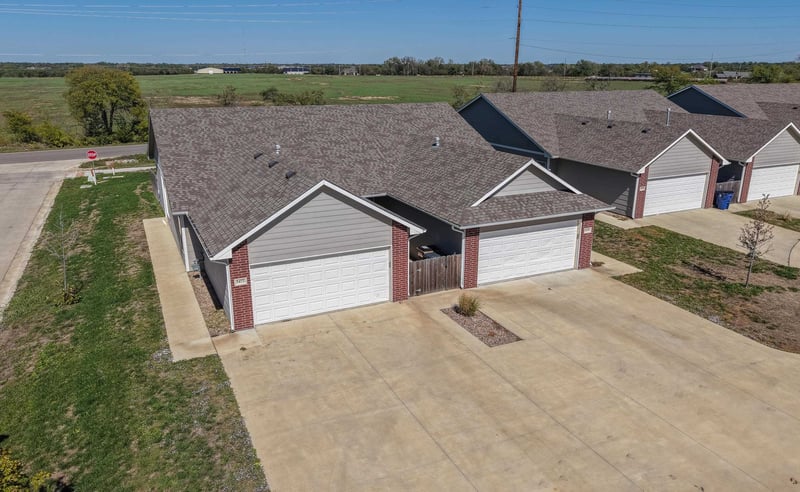 5472 E Colburn St #5474 E Colburn St, Bel Aire, KS 67220