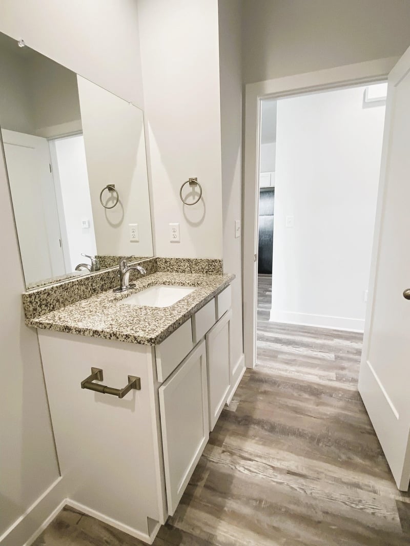 5472-5474 E Colburn, Bel Aire, KS 67220-3007
