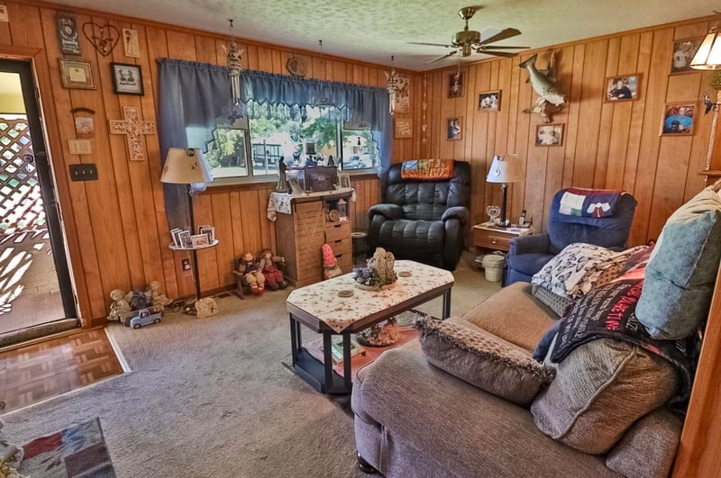 2201 S Bonn Ave, Wichita, KS 67213