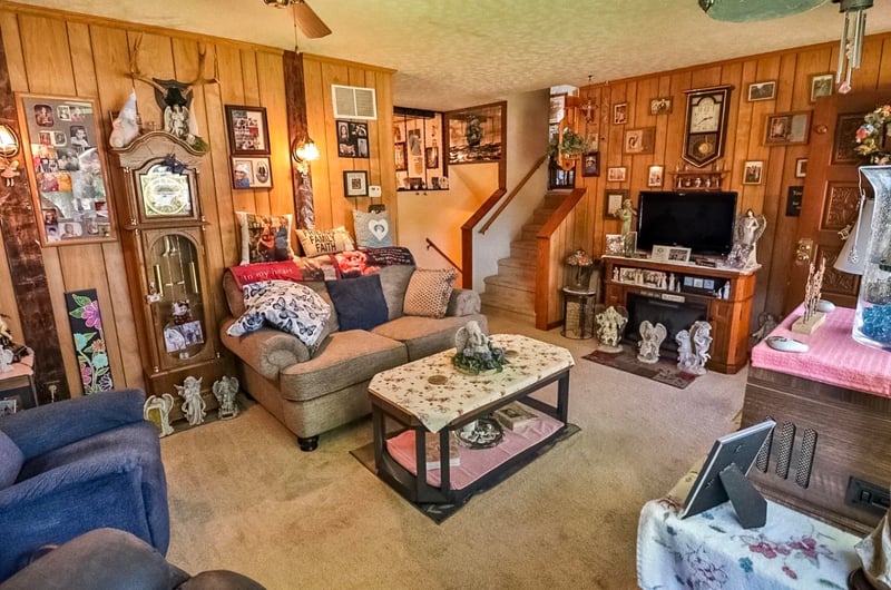 2201 S Bonn Ave, Wichita, KS 67213