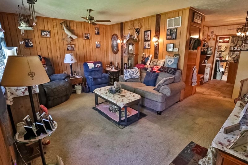 2201 S Bonn Ave, Wichita, KS 67213
