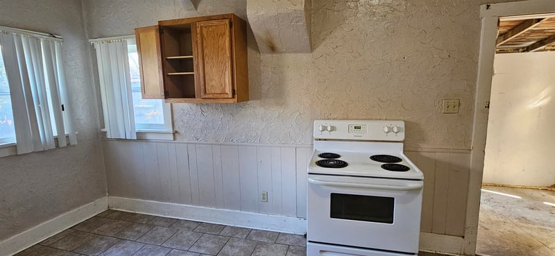 408 W 9th Ave, Winfield, KS 67156