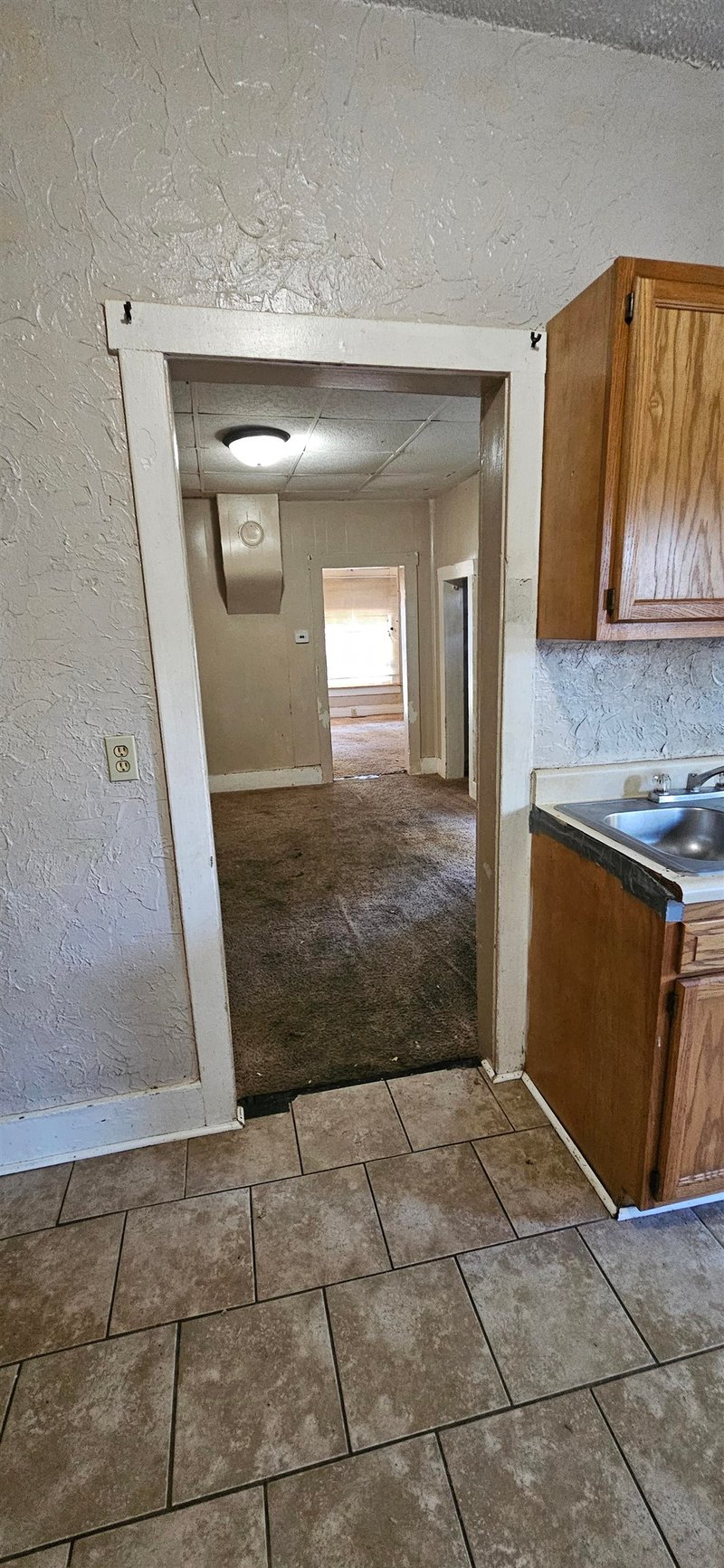 408 W 9th Ave, Winfield, KS 67156
