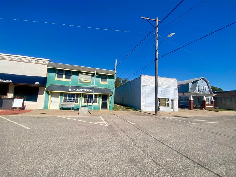 220 W 5th, Belle Plaine, KS 67013