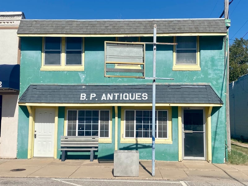 220 W 5th, Belle Plaine, KS 67013