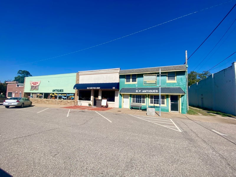 220 W 5th, Belle Plaine, KS 67013