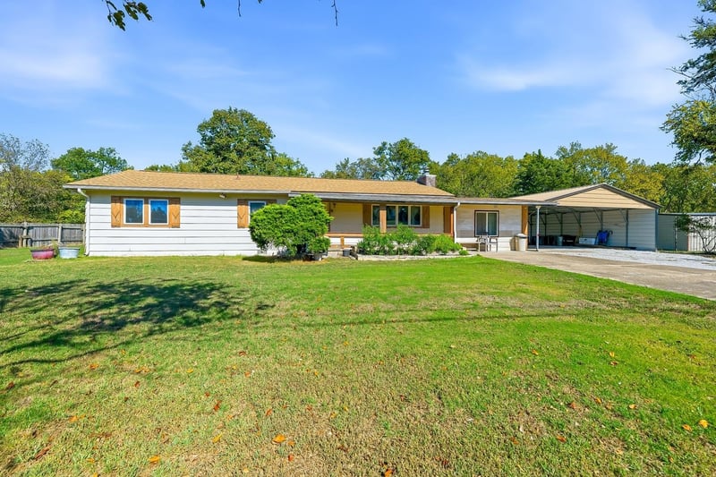 2010 W 14th, Winfield, KS 67156