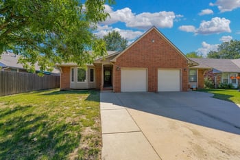 94259427 E Longlake, Wichita, KS 67207