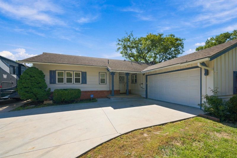 6407 E Rockwood Rd, Wichita, KS 67206