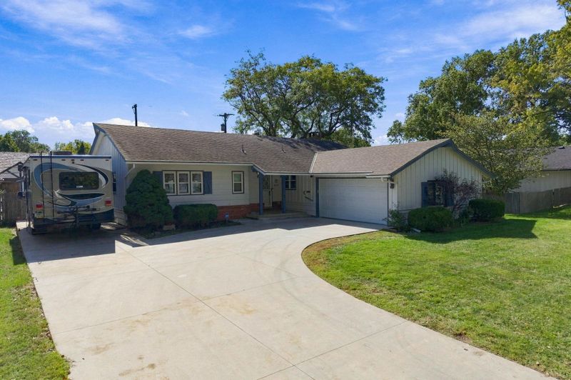 6407 E Rockwood Rd, Wichita, KS 67206