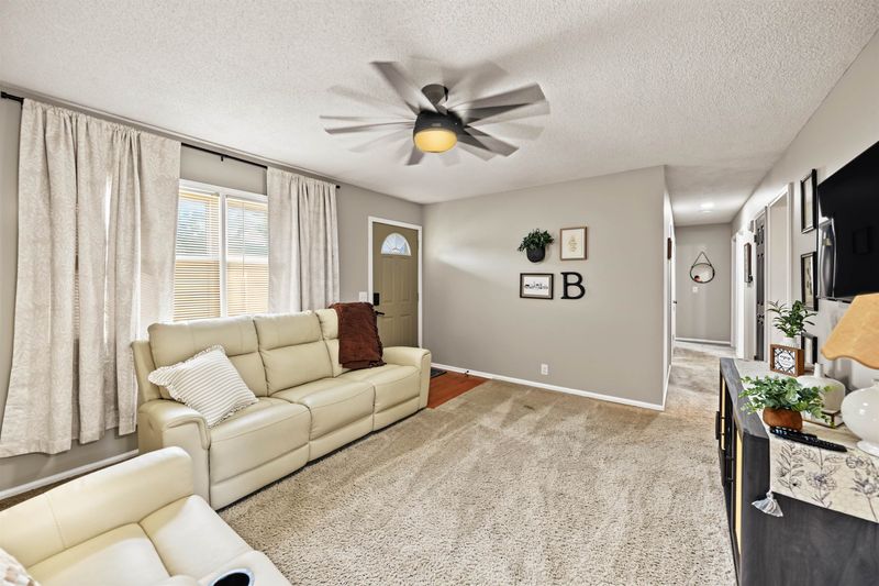 2032 Mission Rd, Salina, KS 67401