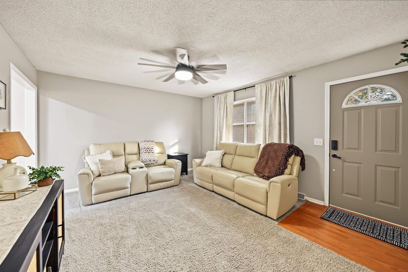 2032 Mission Rd, Salina, KS 67401