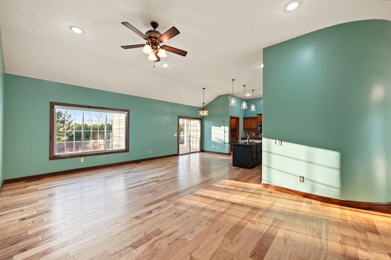 2208 Brookefield Dr, Salina, KS 67401
