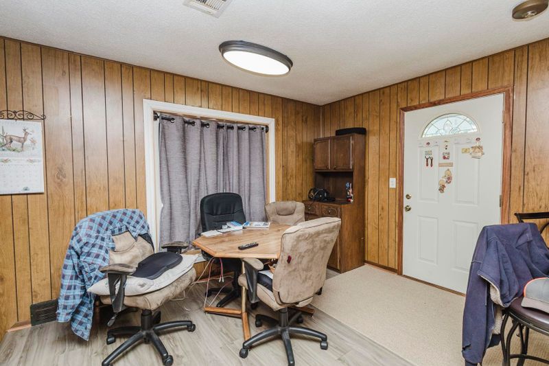 261 S Wayne, Haysville, KS 67060