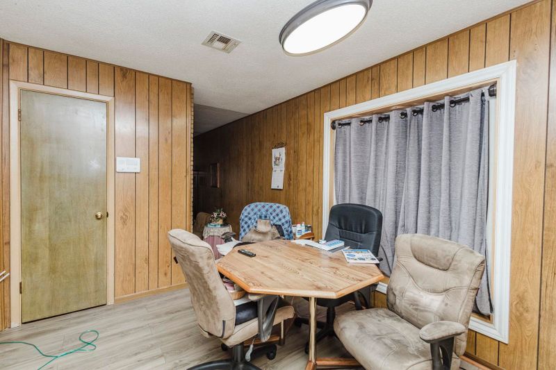 261 S Wayne, Haysville, KS 67060