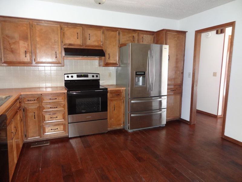 2049 S Capri Ct, Wichita, KS 67207
