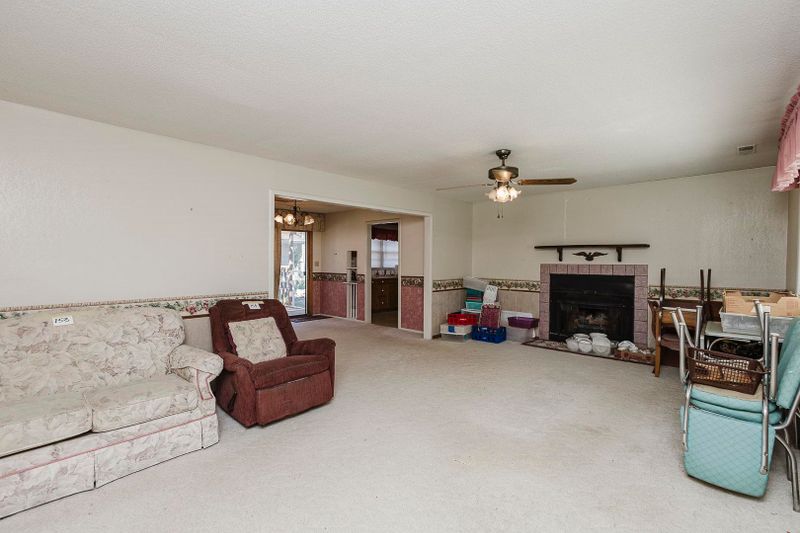 2223 S Clay Ln, Wichita, KS 67207