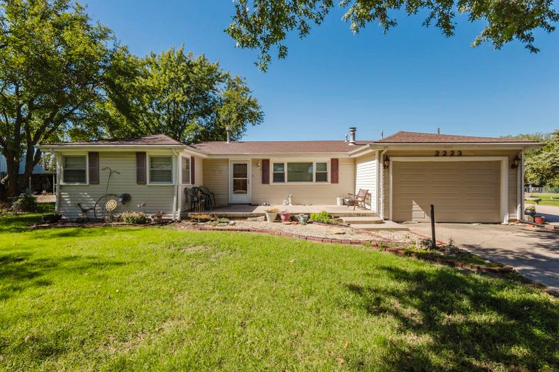 2223 S Clay Ln, Wichita, KS 67207
