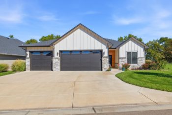 1770 N Forestview Ct, Wichita, KS 67235