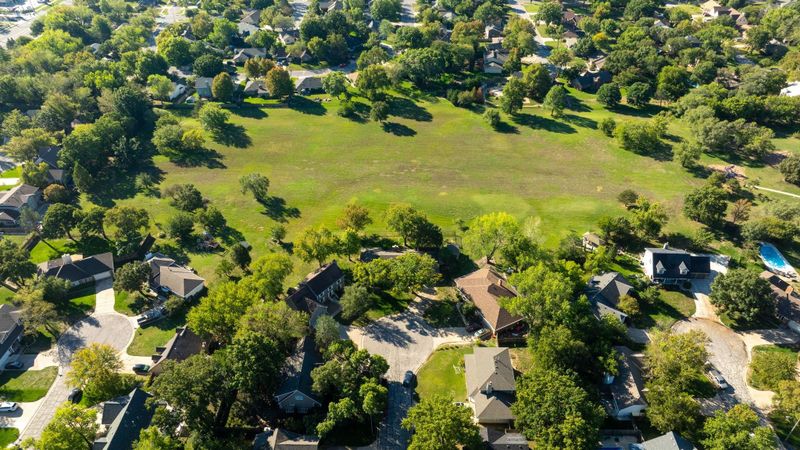 2420 N Winstead, Wichita, KS 67226