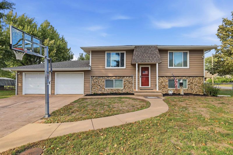 1010 E 6th St, Douglass, KS 67039