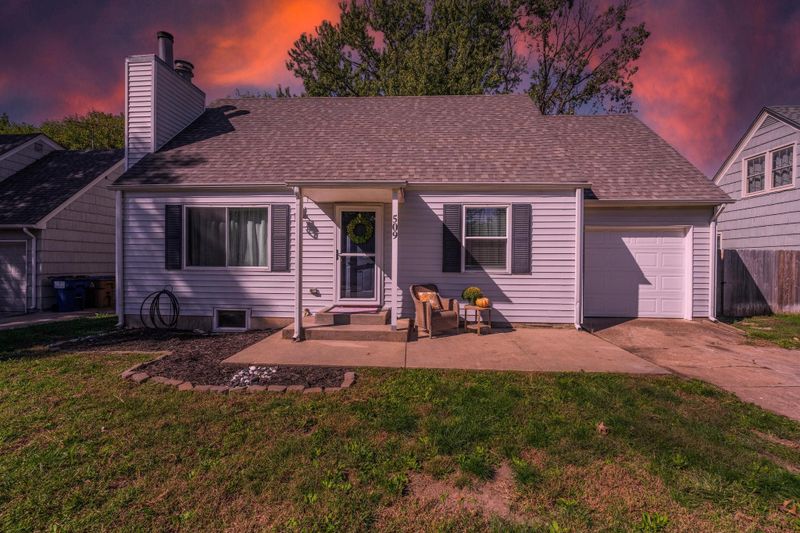 509 S Lakeview Dr, Derby, KS 67037