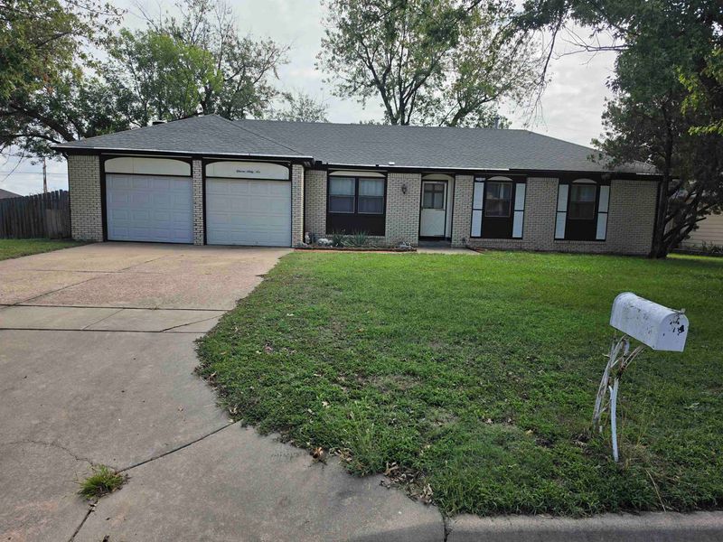 1166 N Sandplum Ln, Wichita, KS 67212