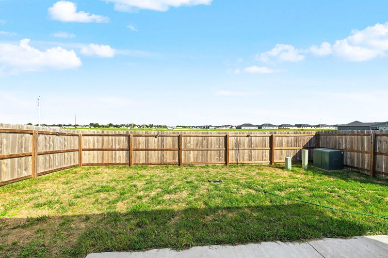 1109 Harbor Dr, Salina, KS 67401