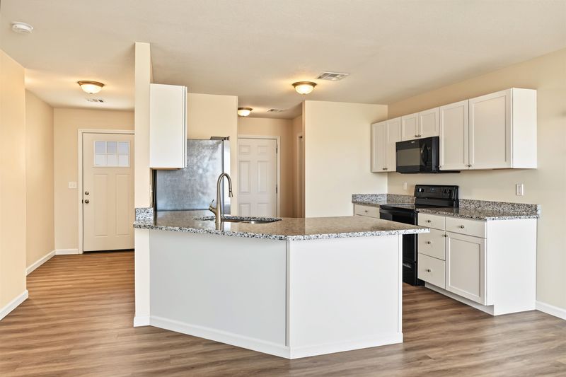 1109 Harbor Dr, Salina, KS 67401