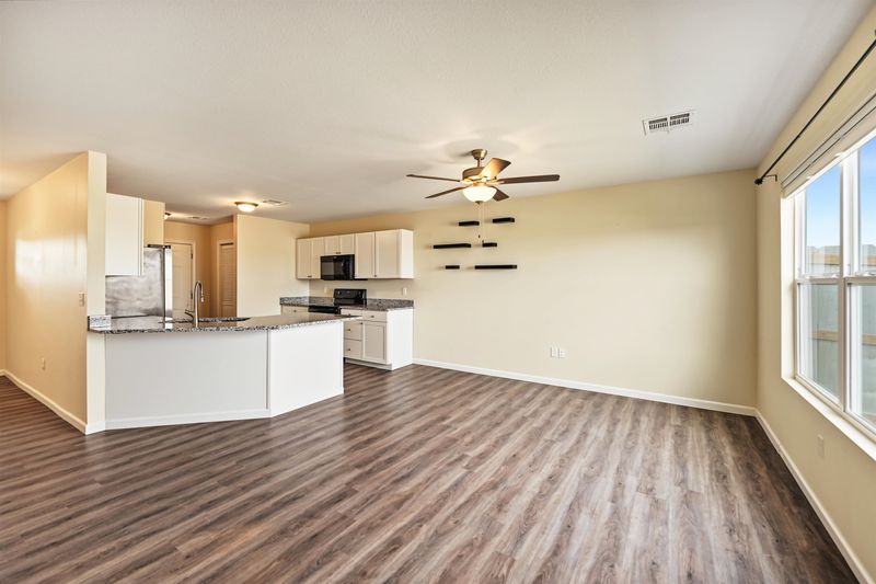 1109 Harbor Dr, Salina, KS 67401