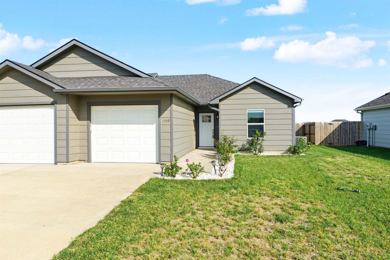 1109 Harbor Dr, Salina, KS 67401