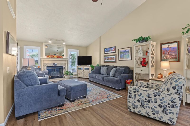 1516 E Rose Ln, Andover, KS 67002