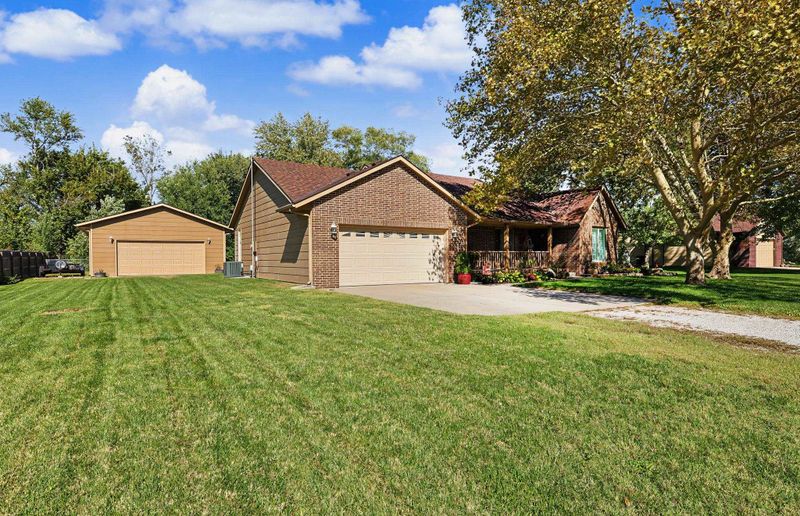 1516 E Rose Ln, Andover, KS 67002