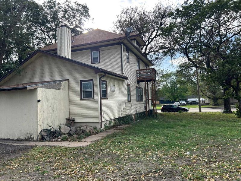 824 S Seneca, Wichita, KS 67213