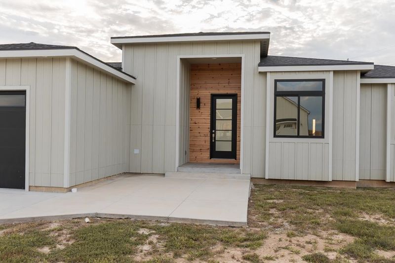 2001 Wheatland Cir, Salina, KS 67401