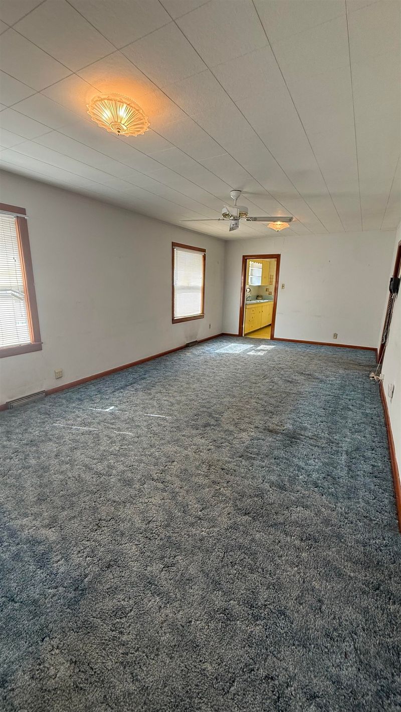 1205 N 9th St, Salina, KS 67401