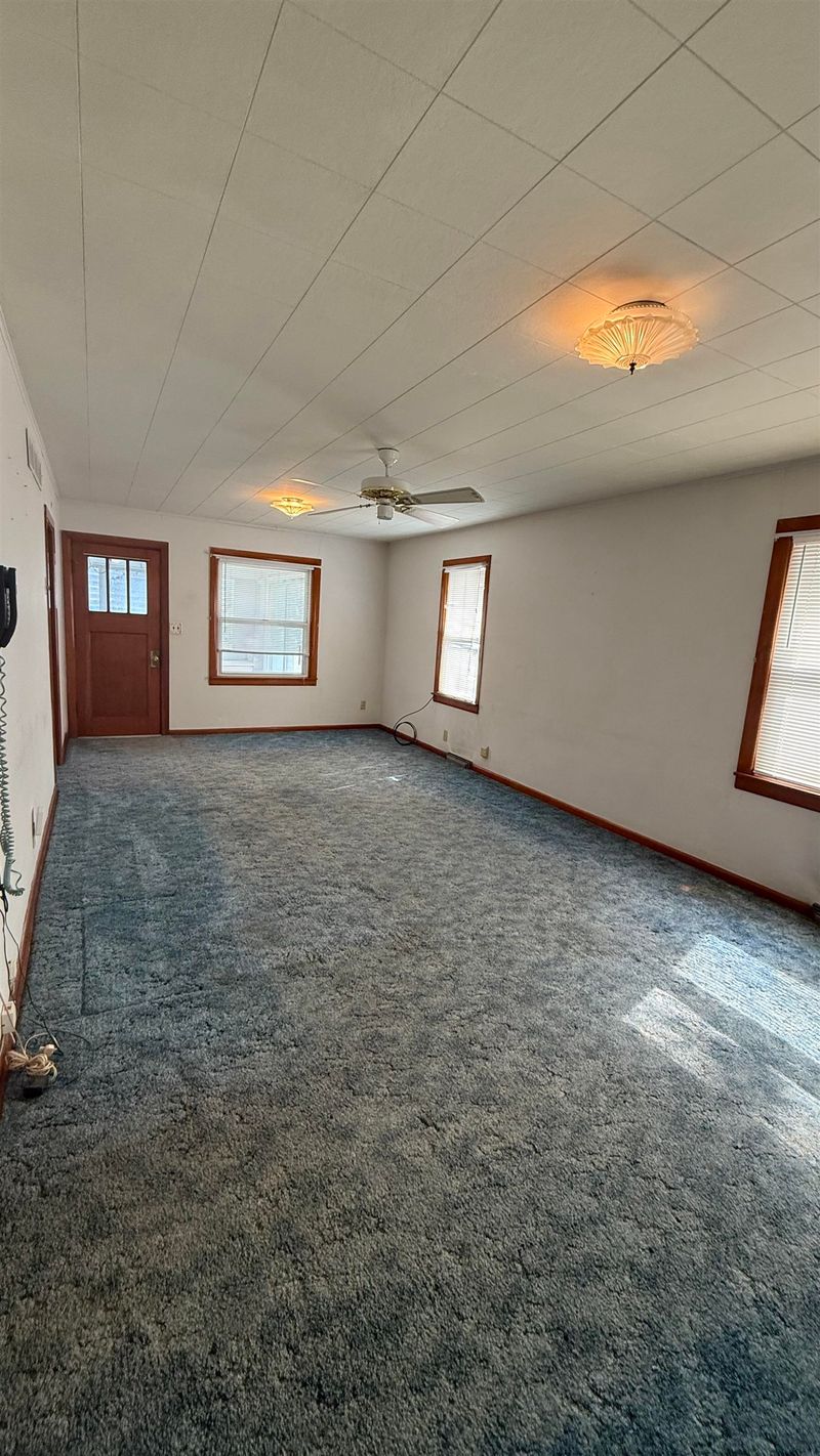 1205 N 9th St, Salina, KS 67401