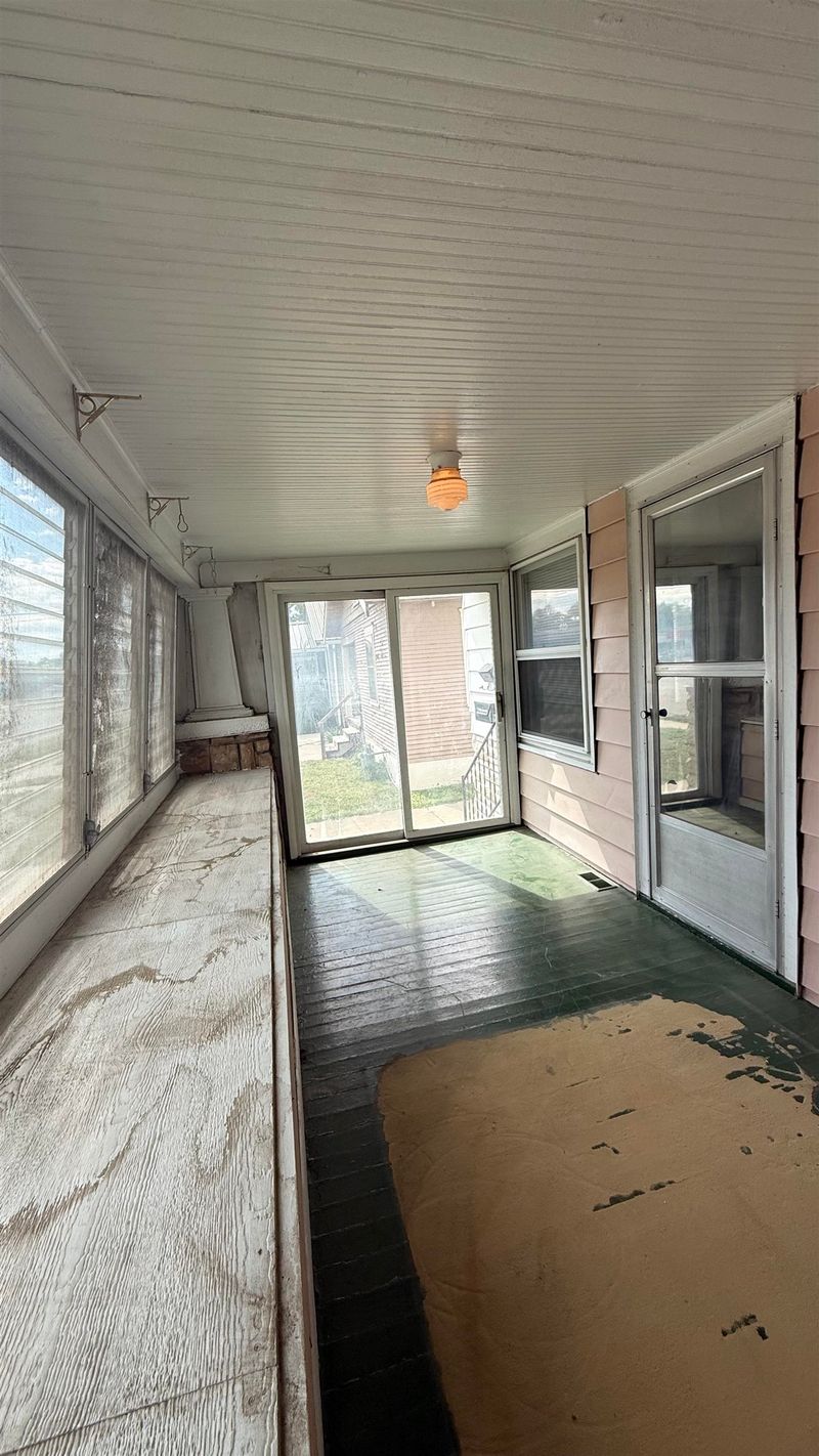1205 N 9th St, Salina, KS 67401