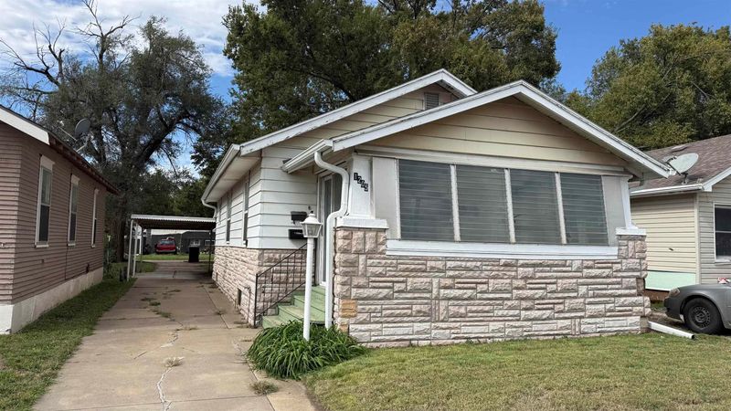1205 N 9th St, Salina, KS 67401
