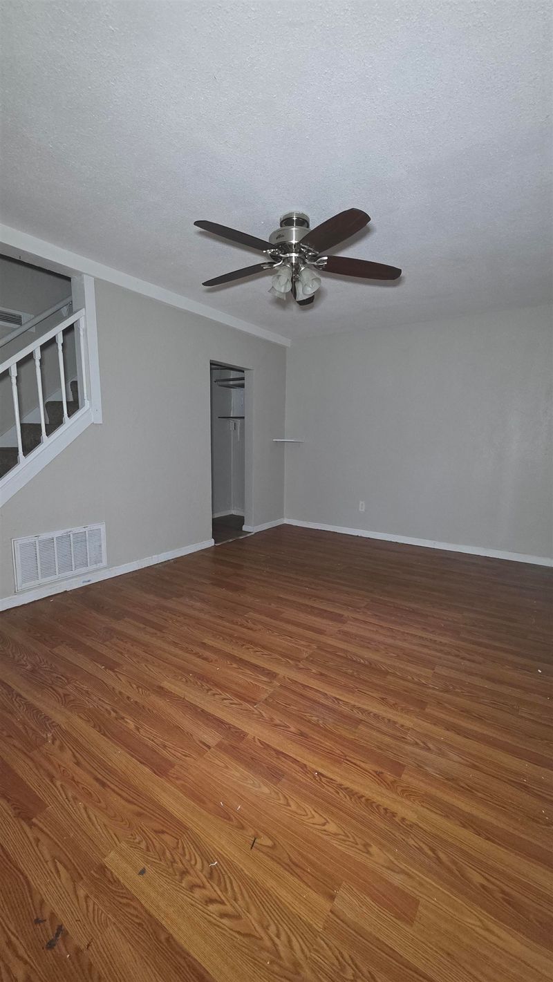 1461 S Pershing Ct, Wichita, KS 67218-3163