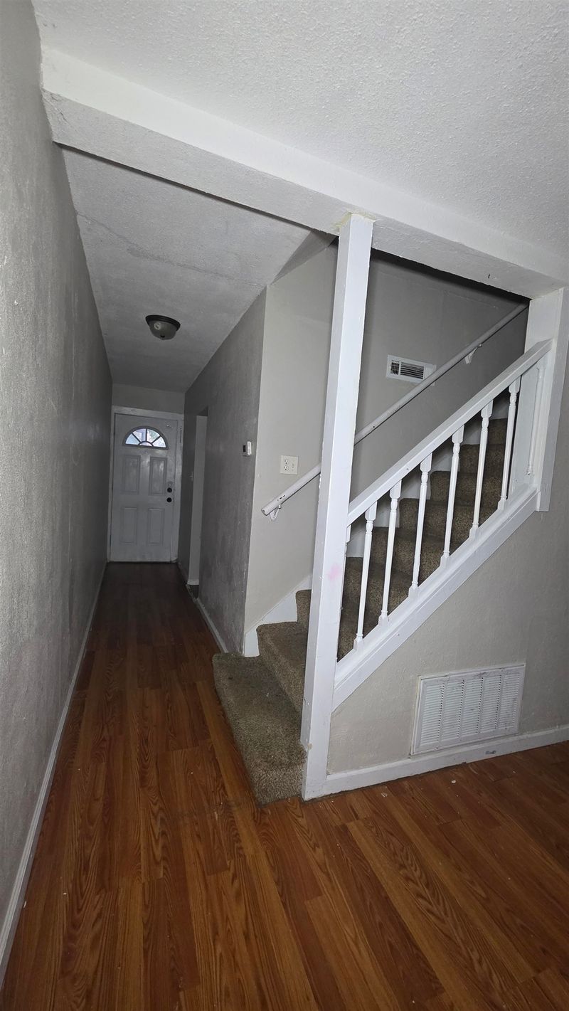 1461 S Pershing Ct, Wichita, KS 67218-3163