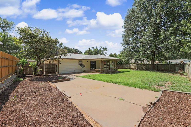 1306 Brookfield Ln, Derby, KS 67037