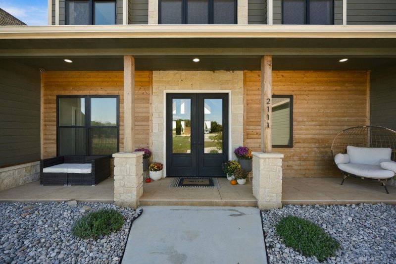 2111 S Yoder Cir, Garden Plain, KS 67050