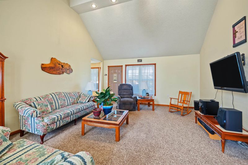 304 W 5th St, Marquette, KS 67464