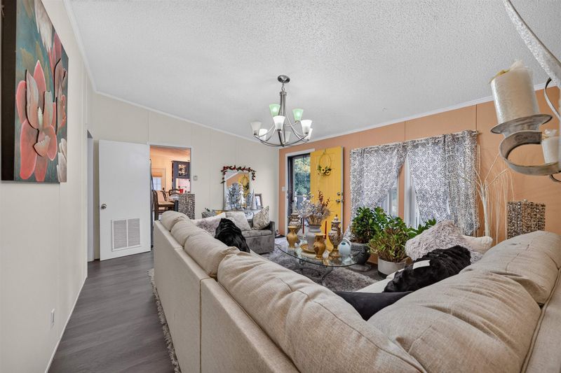 14111 E Cherokee Trl, Derby, KS 67037