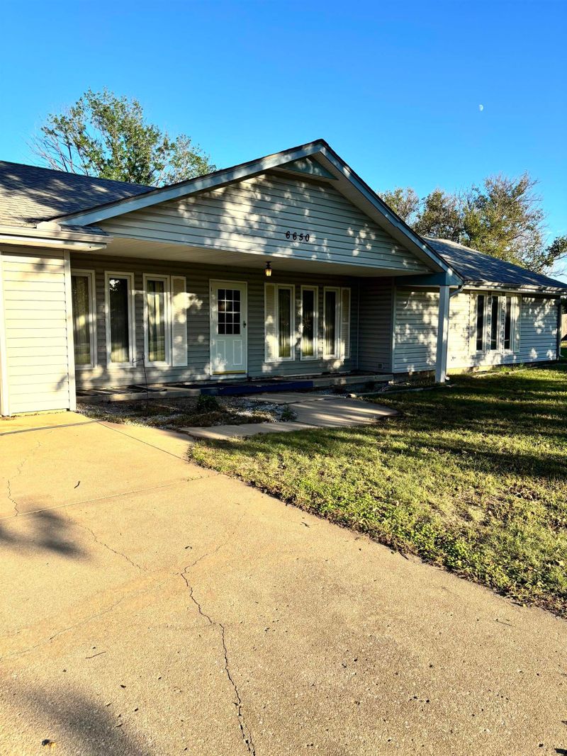 6650 S Eagle Dr, Derby, KS 67037