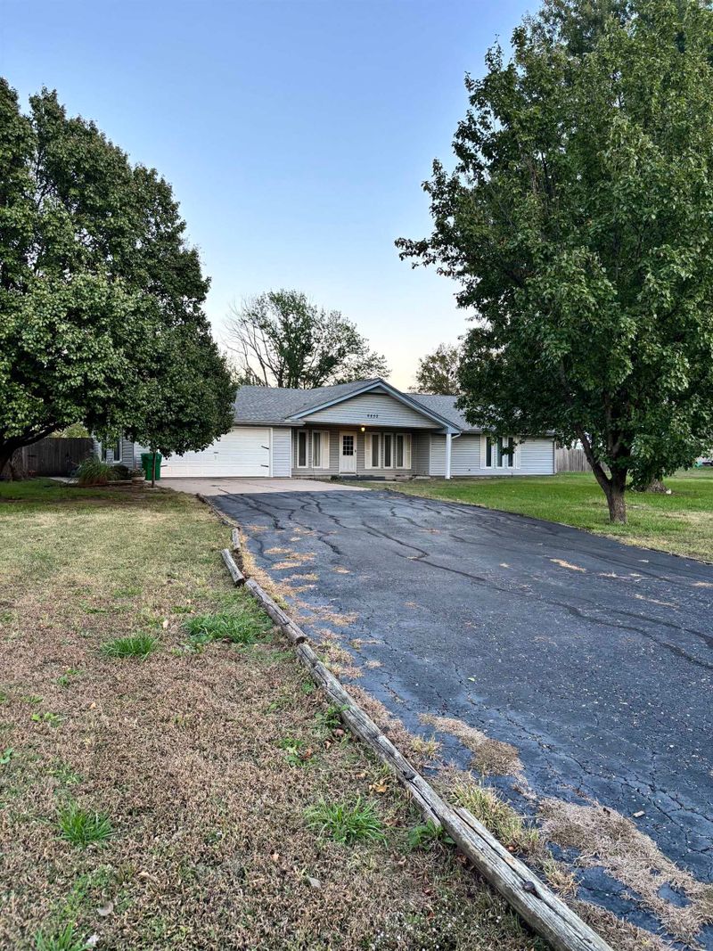 6650 S Eagle Dr, Derby, KS 67037