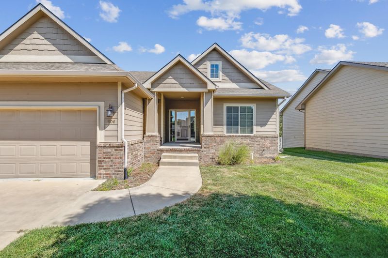 906 W Threewood Ct, Andover, KS 67002