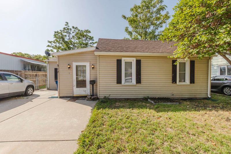 317 W 5th St, Newton, KS 67114